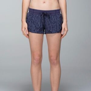 Lululemon Hotty Hot Short Pretty Palm Cadet Greyvy / Cadet Blue Size 8
